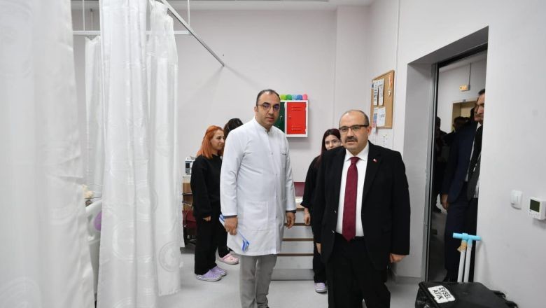 Vali Ustaoğlu Hasta Yakınlarına Destek Oldu