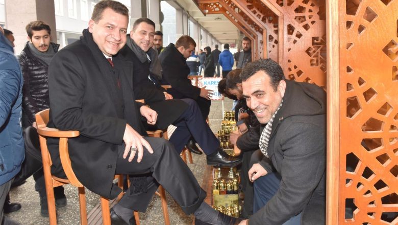 Balıkesir'de Ayakkabı Boyama Geleneği Devam Ediyor
