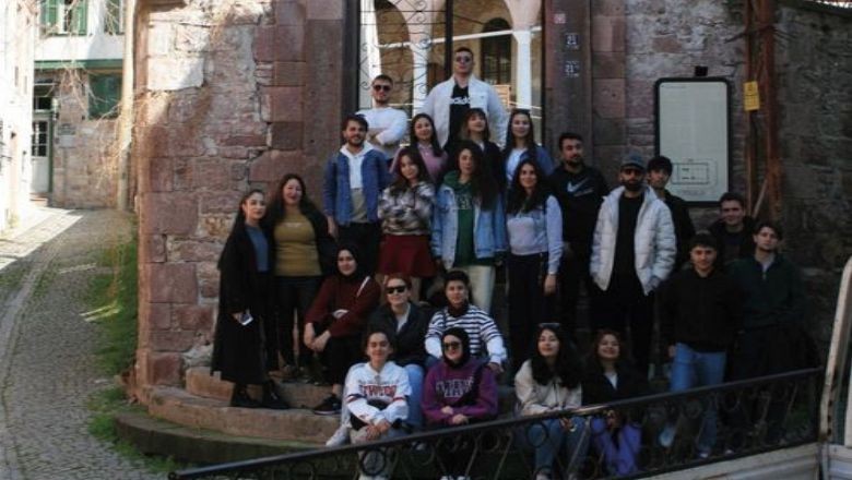 Ayvalık'ta Öğrenciler Tarihi Yapıları İnceledi