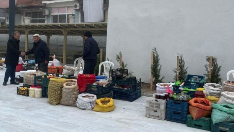Bigadiç'in Yenilenen Meydanında Pazar Esnafı Yerini Aldı