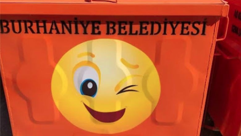 Burhaniye'de Konteynerler Yüz İfadeleriyle Dikkat Çekiyor