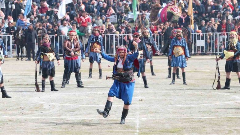 Balıkesir'e Geleneksel Deve Gösterisi Coşkusu
