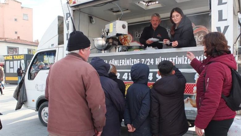 Burhaniye'de Günlük Hayır Geleneği İlgi Topluyor