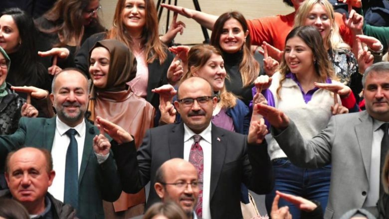 'Öğretmen Akademisi' Öğrencilerin Geleceğine Işık Tutuyor