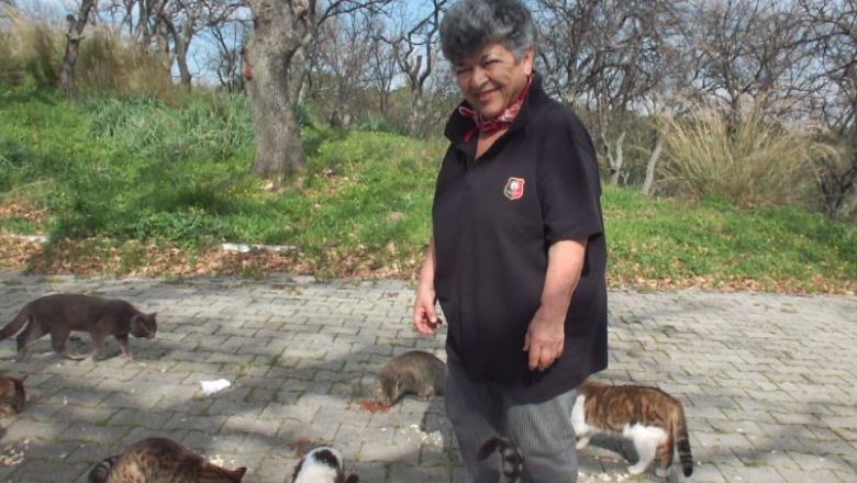Balıkesir'in Emekli Hemşiresinden 20 Yıllık Şefkat Eli 