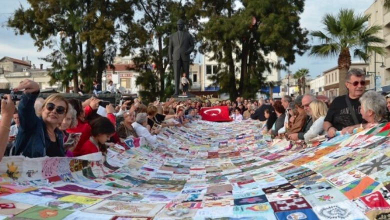 Kardeşlik ve Barış Yorganı: Dünya Turunda Ayvalık'ta Sergilendi
