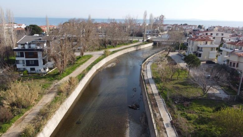 10 Metrelik Mesafede Oruçlarını Farklı Zamanlarda Açıyorlar