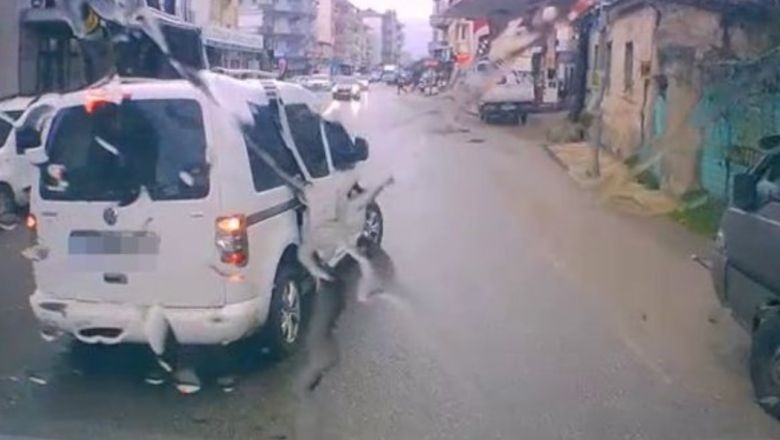 Ayvalık'ta Minibüs Şoförüne Kurşun Yağdırdılar