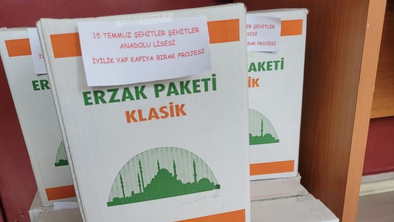 Balıkesirli Öğrenciler 'İyilik Yap Kapıya Bırak' Projesini Hayata Geçirdi
