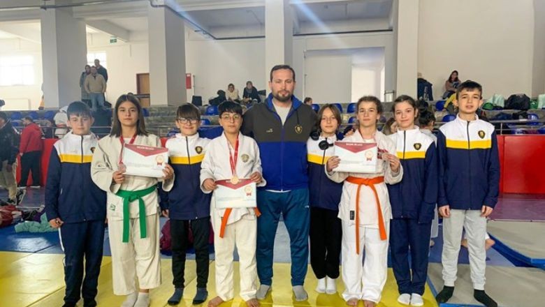 Balıkesirli Sporcular Türkiye Şampiyonasına Gidiyor!Balıkesirli Sporcular Türkiye Şampiyonasına Gidiyor!