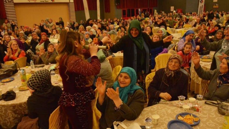 Sındırgı'da Kadınlar Günü Konserine Büyük İlgi