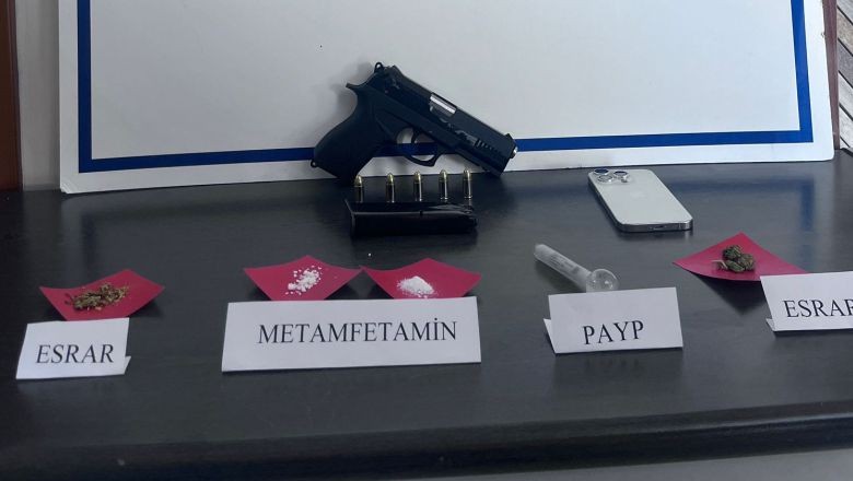 Uyuşturucu Tacirini Elleri Ele Verdi