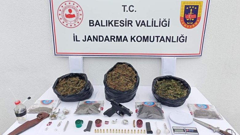 Uyuşturucu Tacirleri Suç Üstü Yakalandı