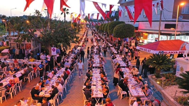 Vakıflar Ramazan Ayında 700 Kişiye İftar Veriyor