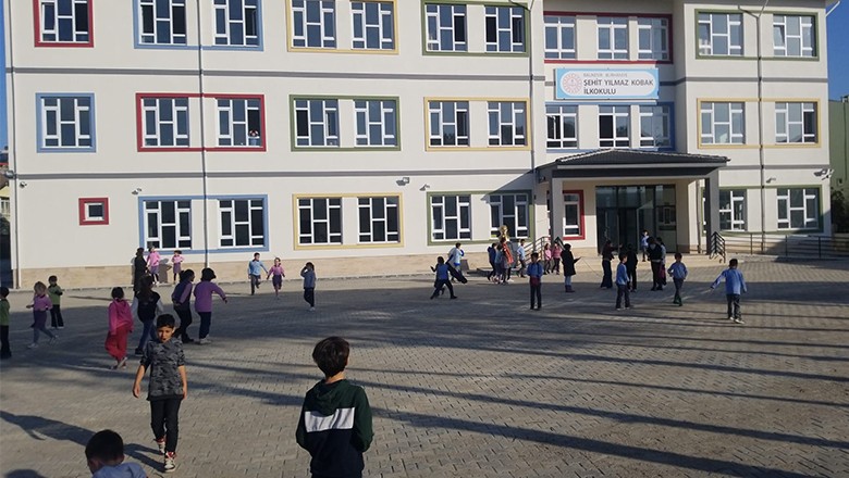 Yeniden İnşa Edilen Şehit Yılmaz Kobak İlkokulu Hizmete Açıldı