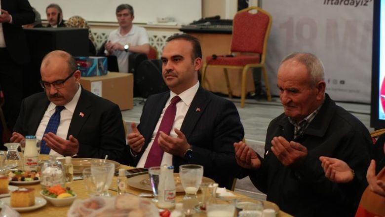 Bakan Kacır: 'Ay Yıldızlı Bayrak' Altında Kök Salıyor'