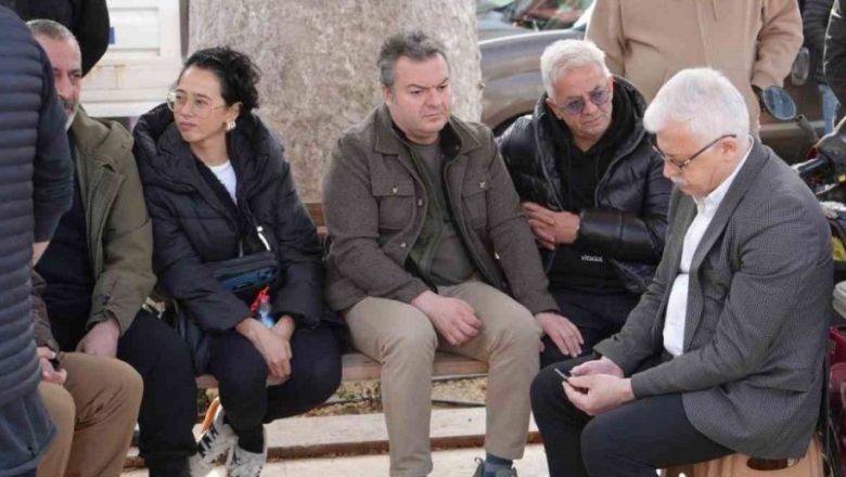 Cem Yılmaz'ın da Katıldığı Cenaze: Algöz, Burhaniye'de Defnedildi