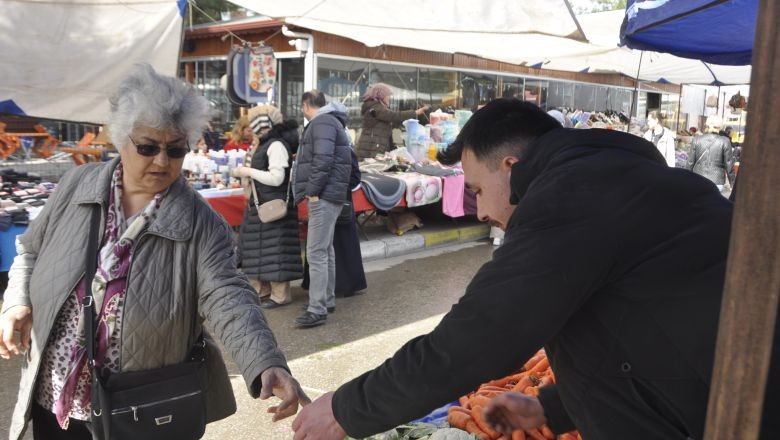 Balıkesir Cumarteresi Pazarında Fiyatlar Yerinde