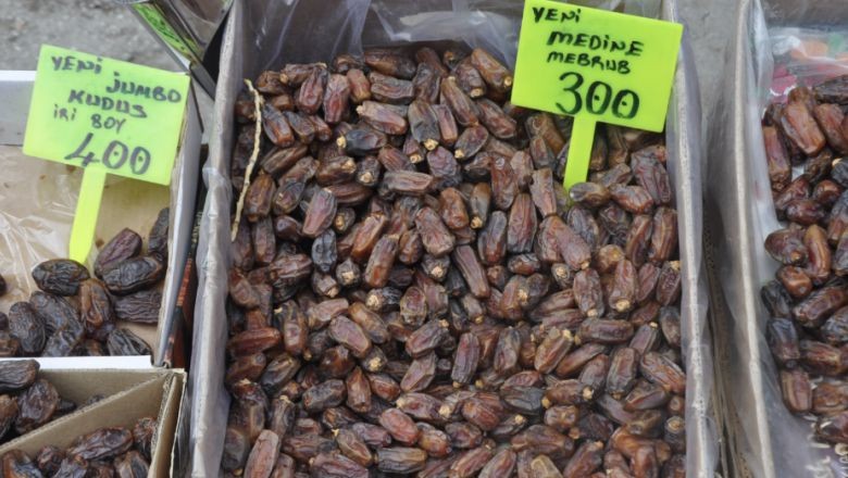 Cumartesi Pazarında Ramazan Bereketi Devam Ediyor