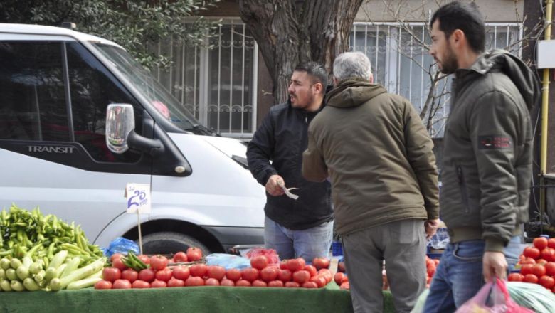 Cumartesi Pazarında Ramazan Bereketi Devam Ediyor
