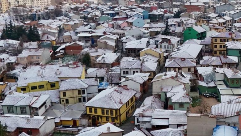 Mart Kapıdan Baktı Her Yer Beyaza Büründü
