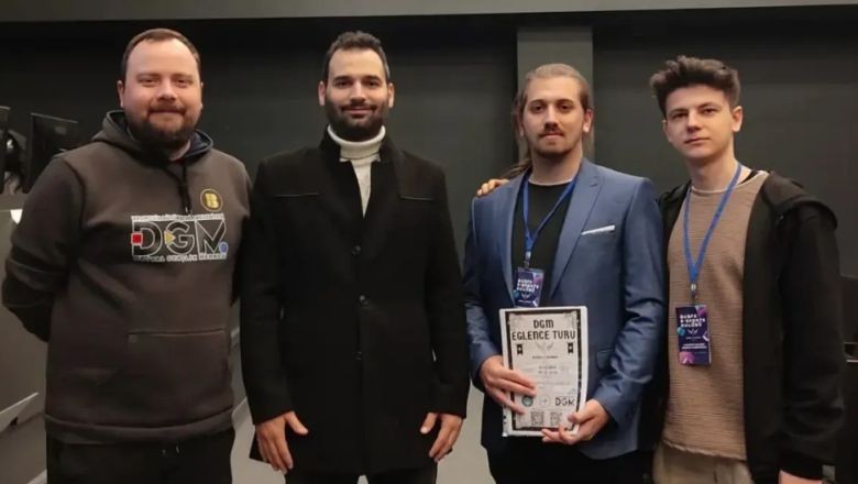 E-Spor Tutkunları Burhaniye'de Teknolojiyle Tanıştı