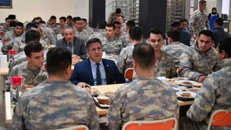 Balıkesir Garnizon ve 9. Ana Jet Üssü'nde İftar Sofrası