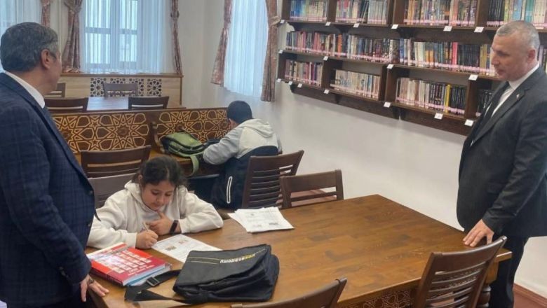 Tarihi Dokusuyla Öne Çıkan Kütüphane Burhaniye'de İlgi Odağı 