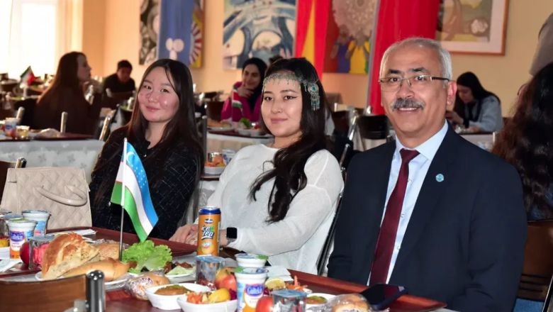 Türk Dünyası Öğrencileri Nevruz'u Balıkesir'de Kutladı