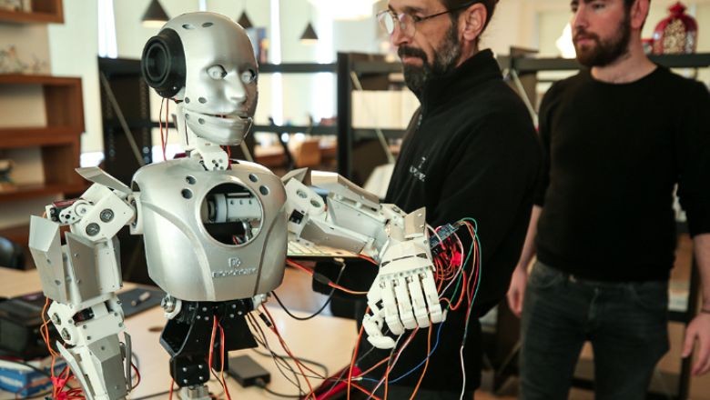 Türk Robot "Cuma" Yapay Zekayla Geliştiriliyor