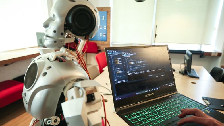 Türk Robot "Cuma" Yapay Zekayla Geliştiriliyor