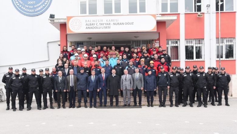 Balıkesir'de Öğrenciler Deprem Tahliye Tatbikatında