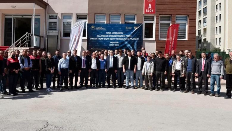 Balıkesir'de 220 Çiftçiye Sudan Otu Tohumu Dağıtıldı