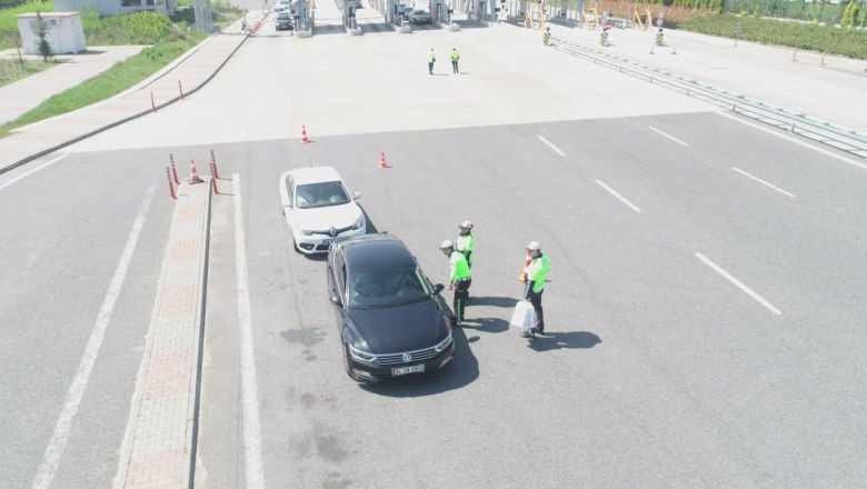 Balıkesir Emniyeti Bayram Denetimini Ailelere Yaptı