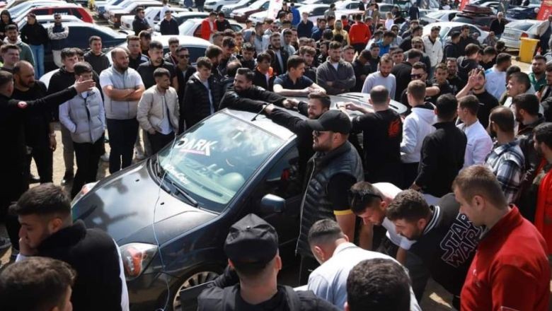 Burhaniye'de Aren Bebek İçin Modifiyeli Otomobil Festivali