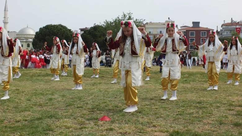 Burhaniye'de Coşkulu 23 Nisan Törenleri