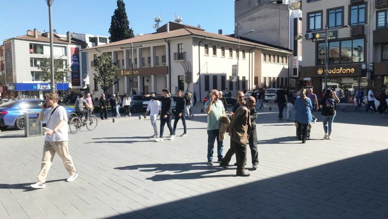 Güneşli Hava Balıkesir Caddelerine Can Verdi
