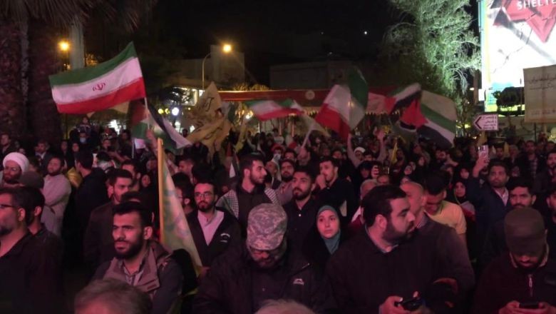 Tahran Halkı İsrail'e Yönelik Saldırıyı Kutladı