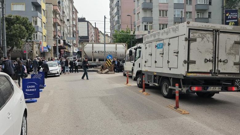 Tren Bandırma'da Yolu Kapattı!
