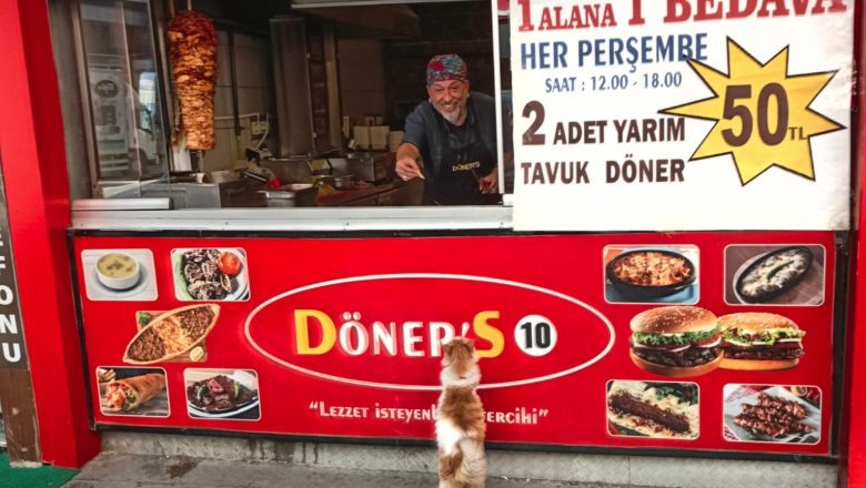 Balıkesir’de Bakışlarıyla Döner Ismarlatan Prenses!