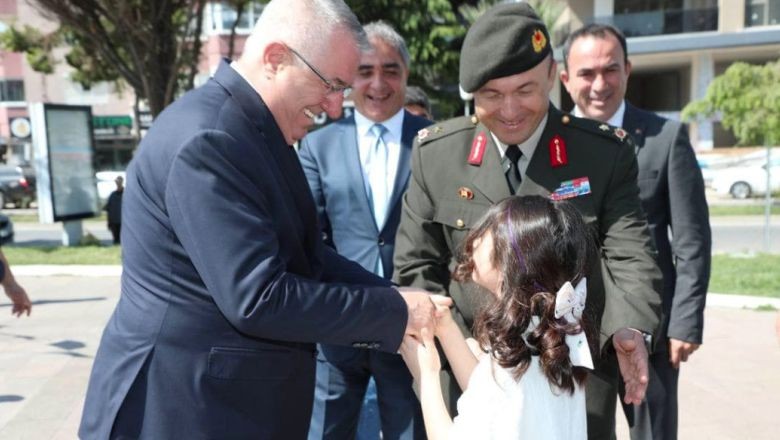 Edremit'te Atatürk'ün Gelişinin 90. Yılı Kutlandı