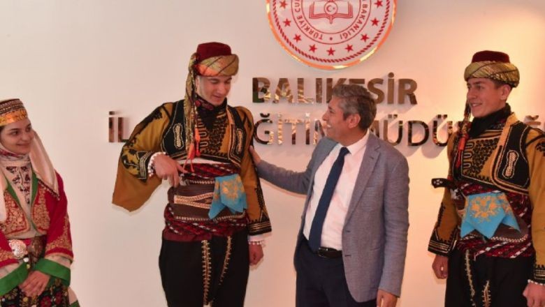 Balıkesir Halk Oyunlarından Ödüllü Performans