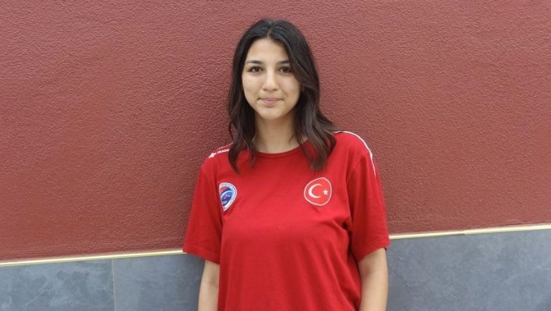 Milli Sporcunun Kızı: 'Babamızın Şampiyonluğu Kalbimizin Derinlerinde'