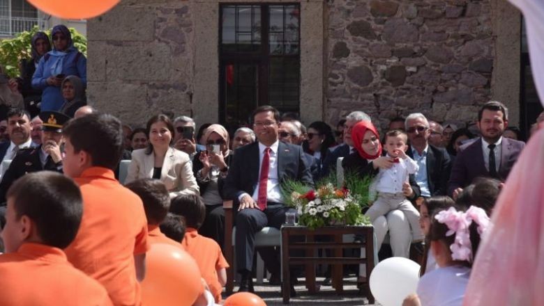 Çocuklar 23 Nisan Kutlamalarında Sındırgı'da Coştu!