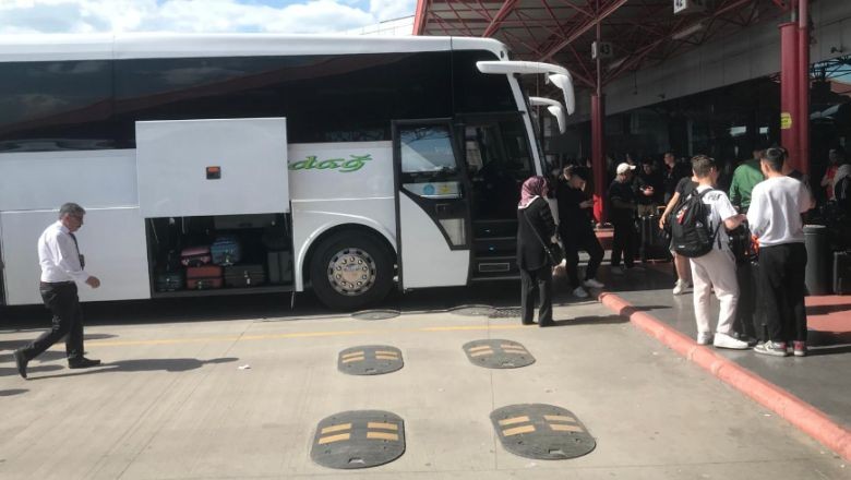 Balıkesir'in Yolcu Peronlarında Öğrenci Yoğunluğu