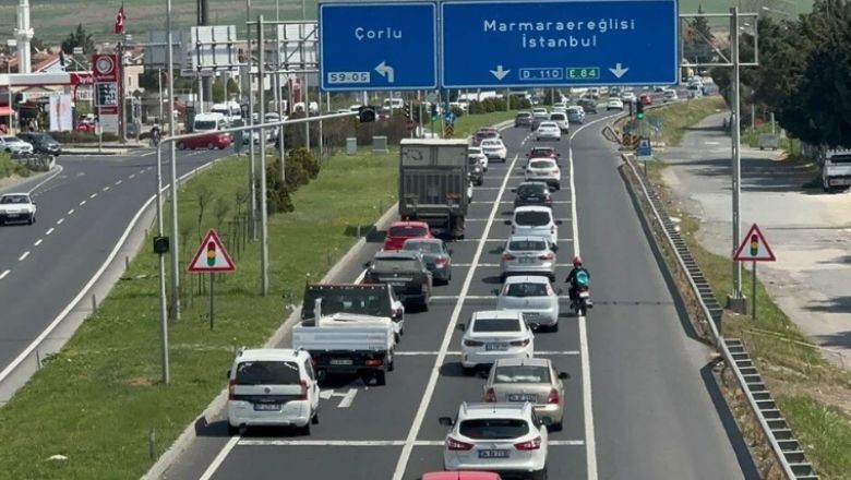 Tatilciler Dönmeye Başladı Trafik Hareketliliği Arttı