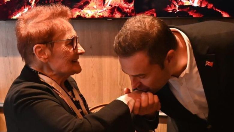 Ahmet Akın'dan Çağrı: "Bol bol sarılın"