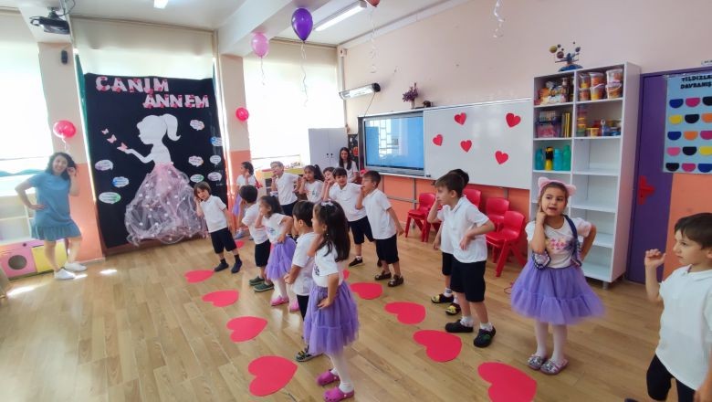 Anneler Günü'nde Minik Ellerden Büyük Sürpriz
