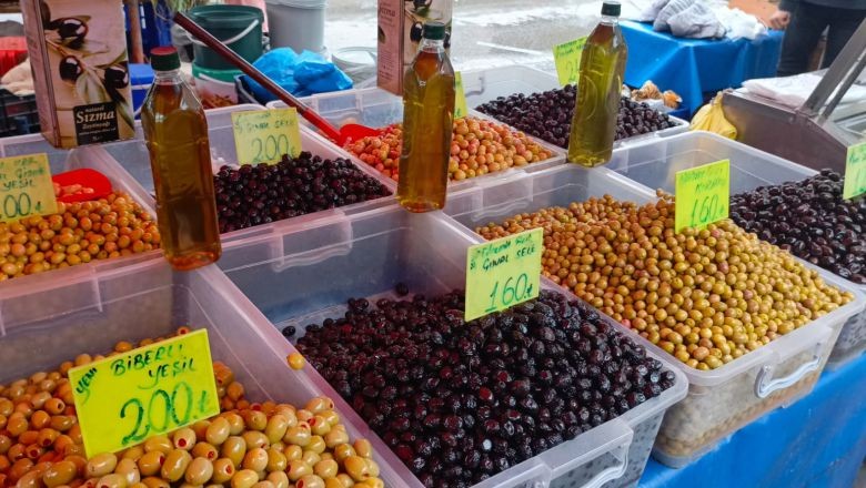 Balıkesir’de Zeytin Satıcıları Bu Pazarlığa Hayır Diyemiyor