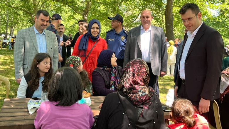Bigadiç Bu Özel Günü Piknikle Kutladı